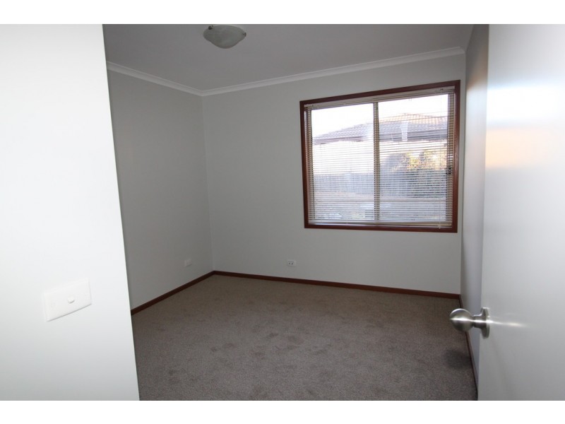 20/27 Elm Way, Jerrabomberra NSW 2619