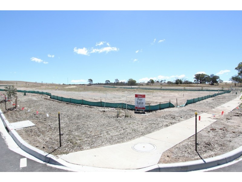 33 Baxter Loop, Googong NSW 2620