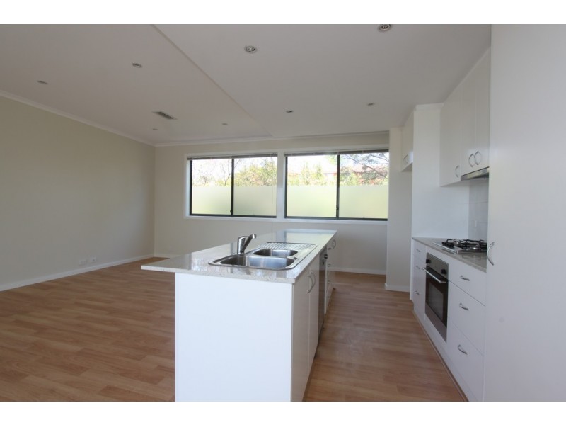 3/5 McKeahnie Street, Queanbeyan NSW 2620