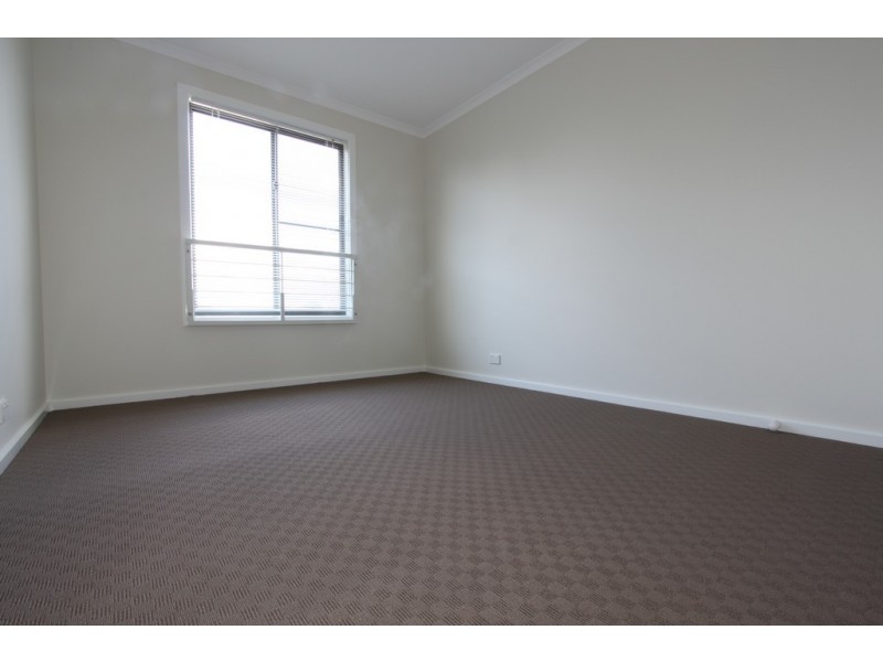 3/5 McKeahnie Street, Queanbeyan NSW 2620