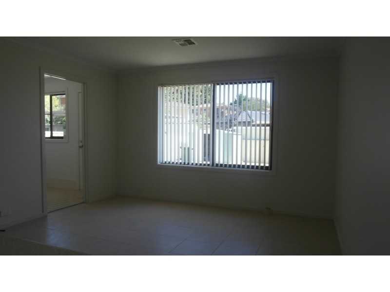 12 Candlebark Road, Queanbeyan NSW 2620