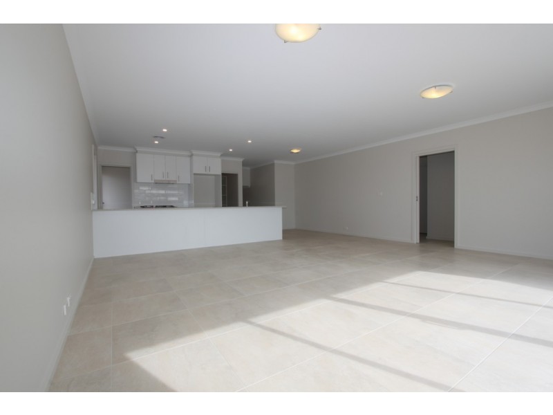 16 Rockley Parade, Googong NSW 2620