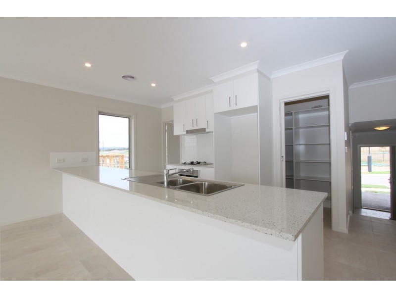 16 Rockley Parade, Googong NSW 2620