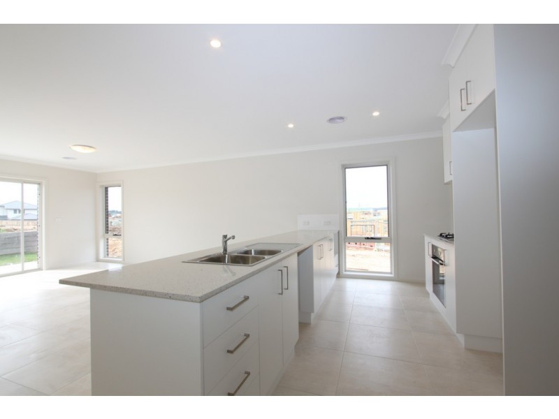 16 Rockley Parade, Googong NSW 2620