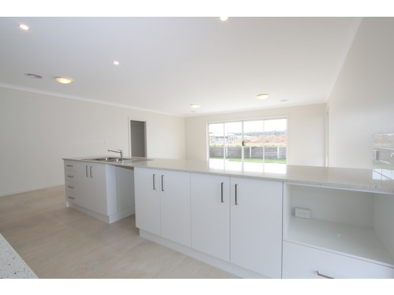16 Rockley Parade, Googong NSW 2620