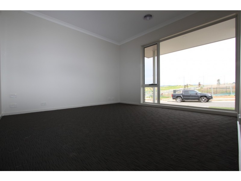 16 Rockley Parade, Googong NSW 2620