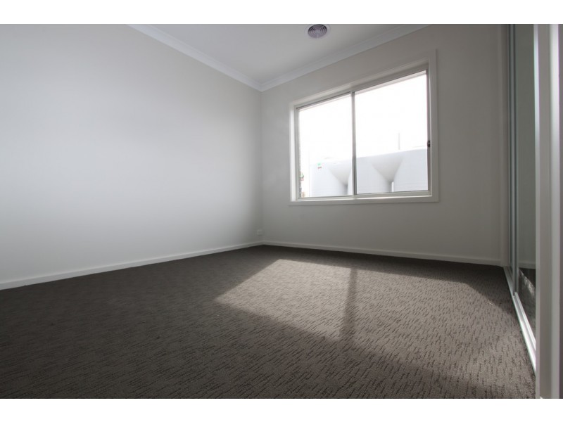 16 Rockley Parade, Googong NSW 2620