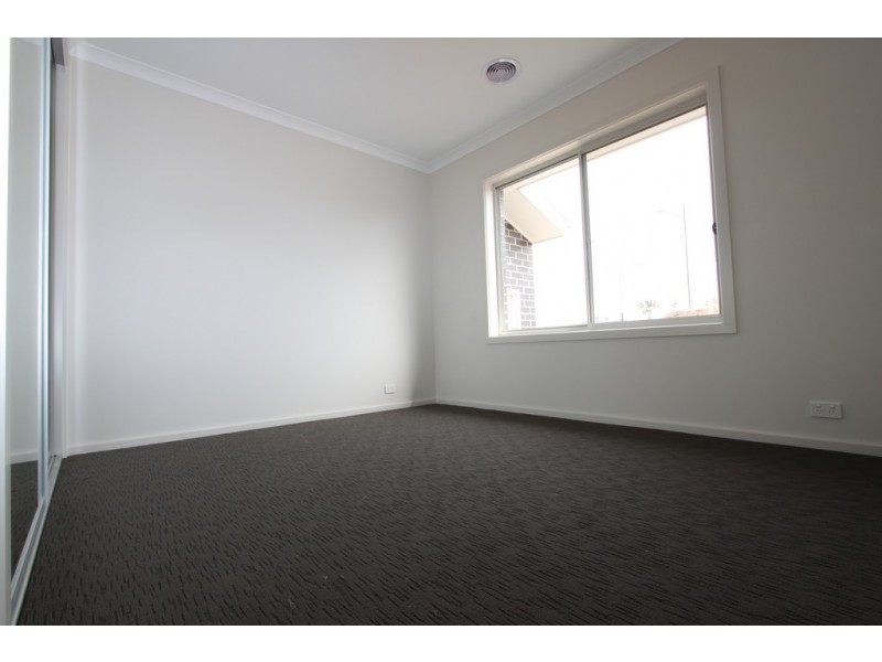 16 Rockley Parade, Googong NSW 2620