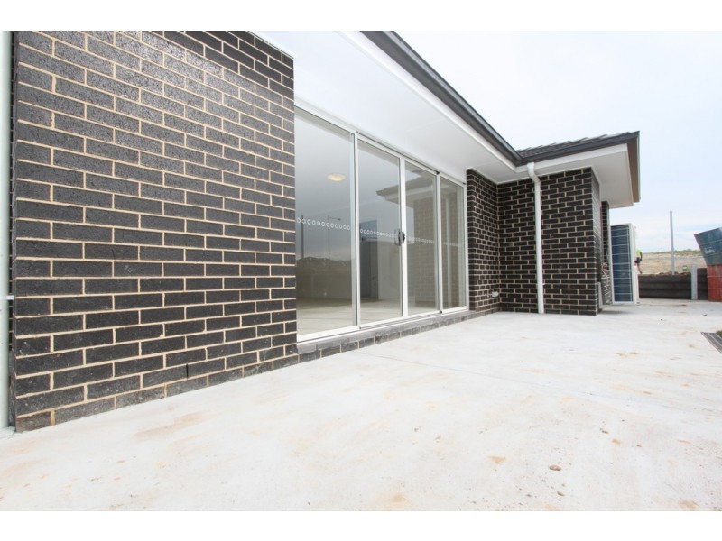 16 Rockley Parade, Googong NSW 2620