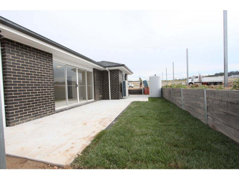 16 Rockley Parade, Googong NSW 2620