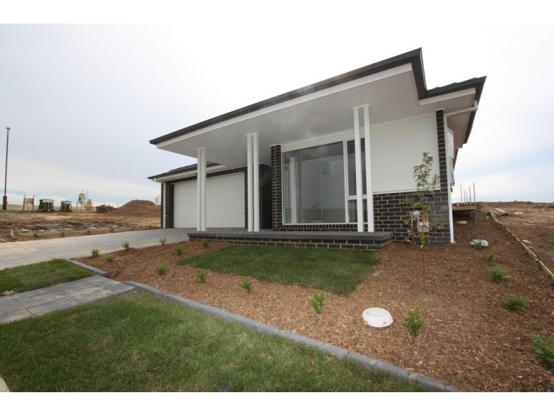 16 Rockley Parade, Googong NSW 2620
