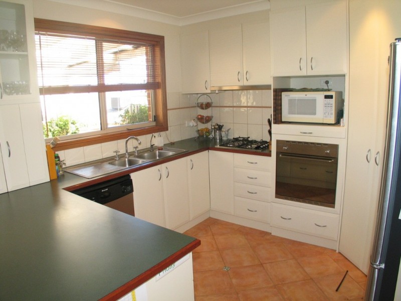 4 English Grove, Jerrabomberra NSW 2619