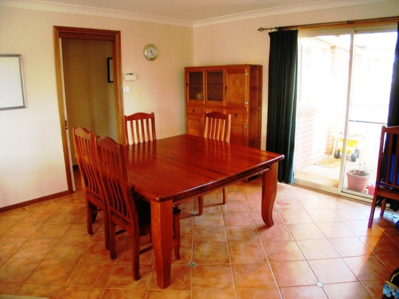 4 English Grove, Jerrabomberra NSW 2619