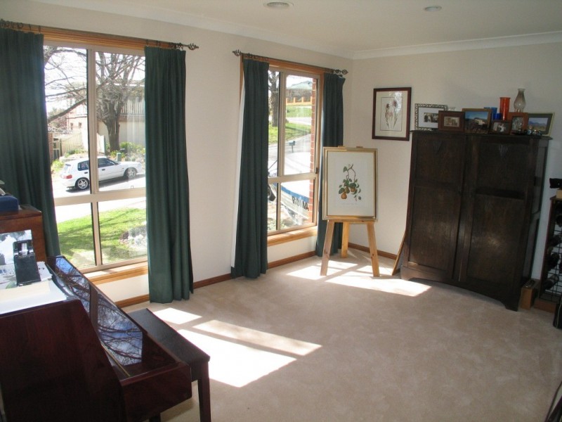 4 English Grove, Jerrabomberra NSW 2619