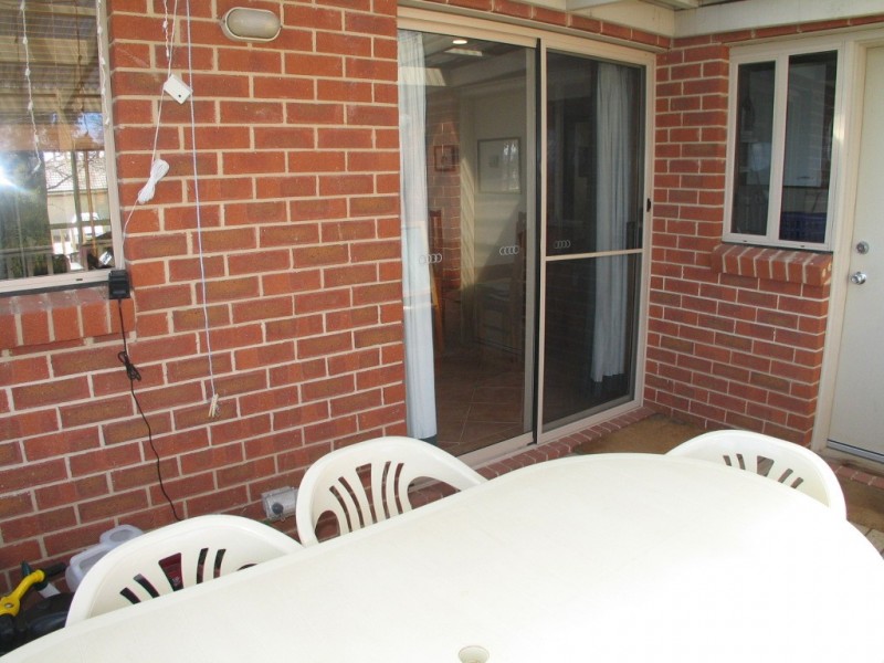 4 English Grove, Jerrabomberra NSW 2619