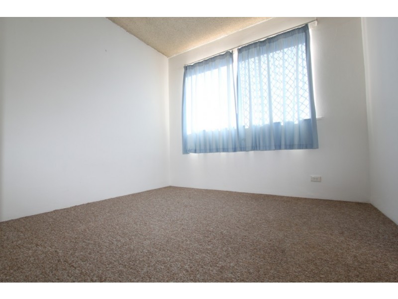 11/10 Macquoid Street, Queanbeyan NSW 2620