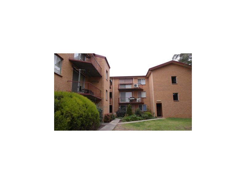 24/17 Mowatt, Queanbeyan NSW 2620