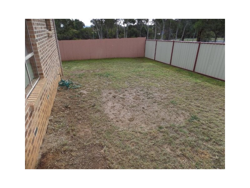 1/9 Lee Place, Queanbeyan NSW 2620