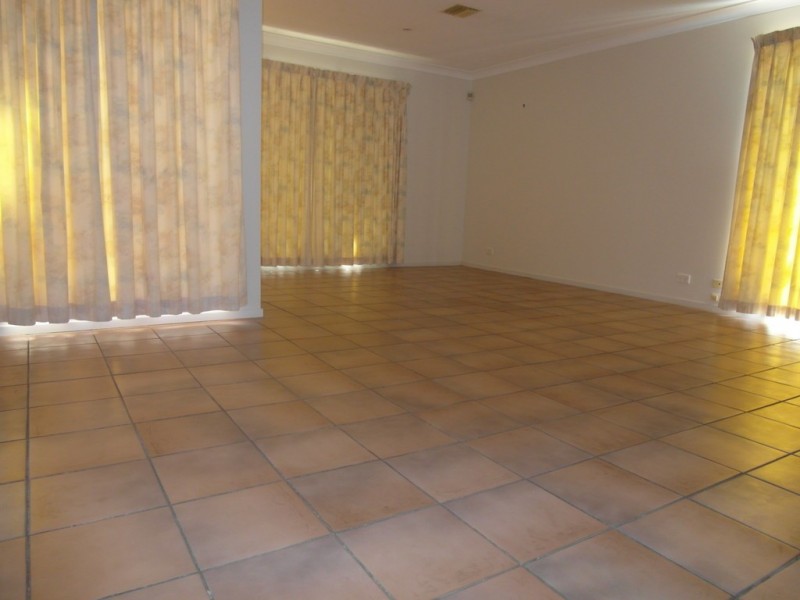 1 Esmond Avenue, Jerrabomberra NSW 2619