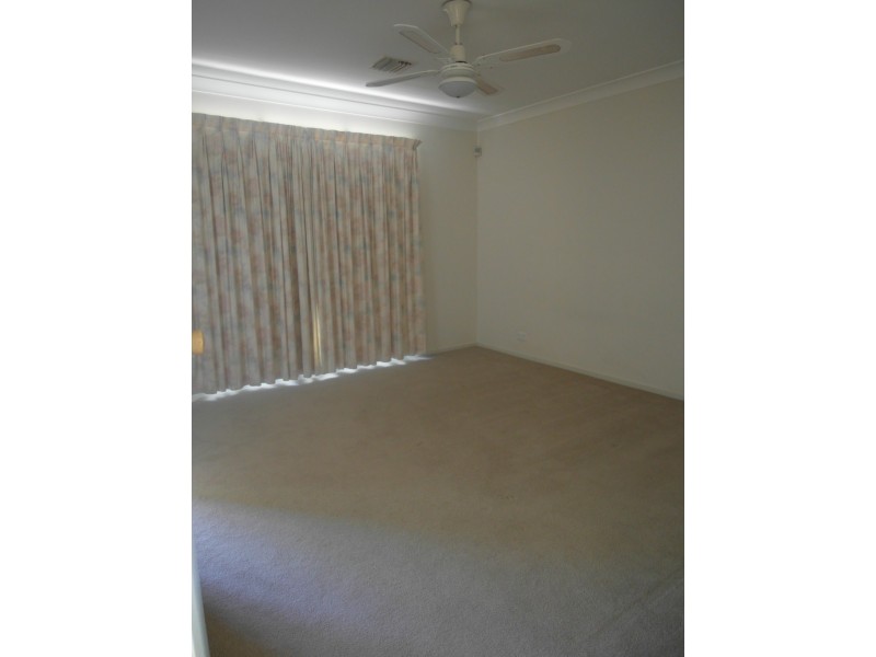 1 Esmond Avenue, Jerrabomberra NSW 2619