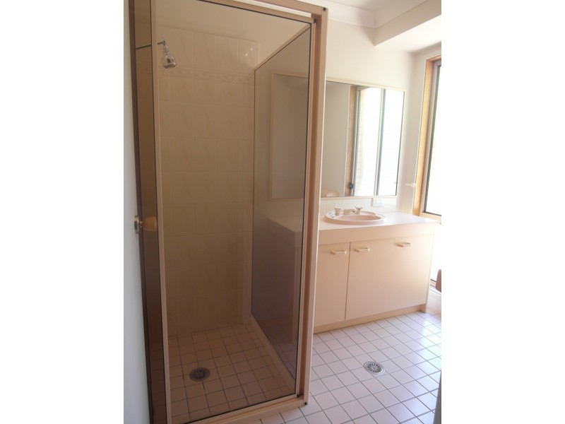 1 Esmond Avenue, Jerrabomberra NSW 2619