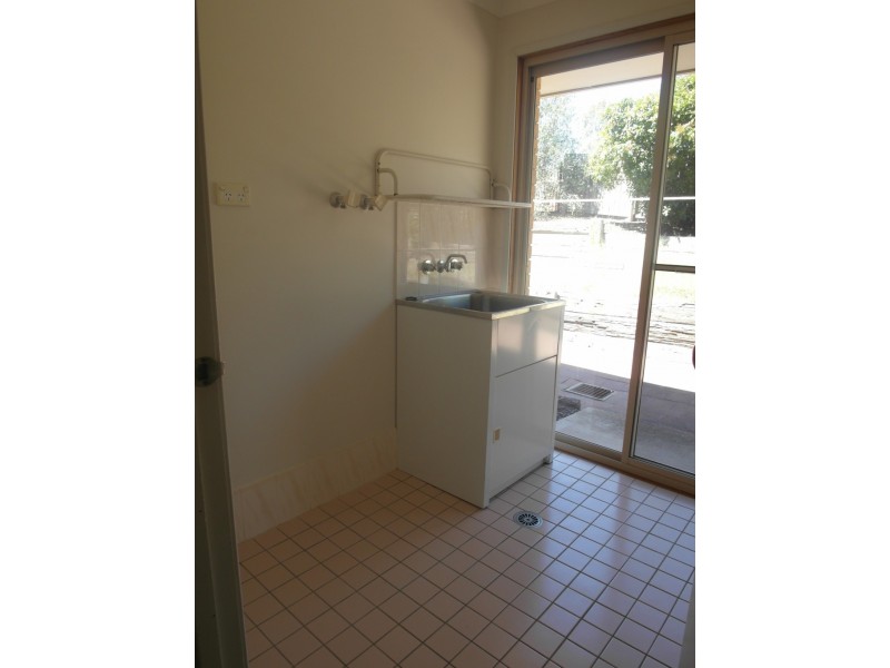 1 Esmond Avenue, Jerrabomberra NSW 2619