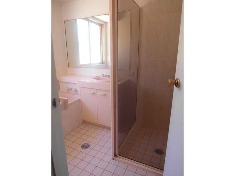 1 Esmond Avenue, Jerrabomberra NSW 2619