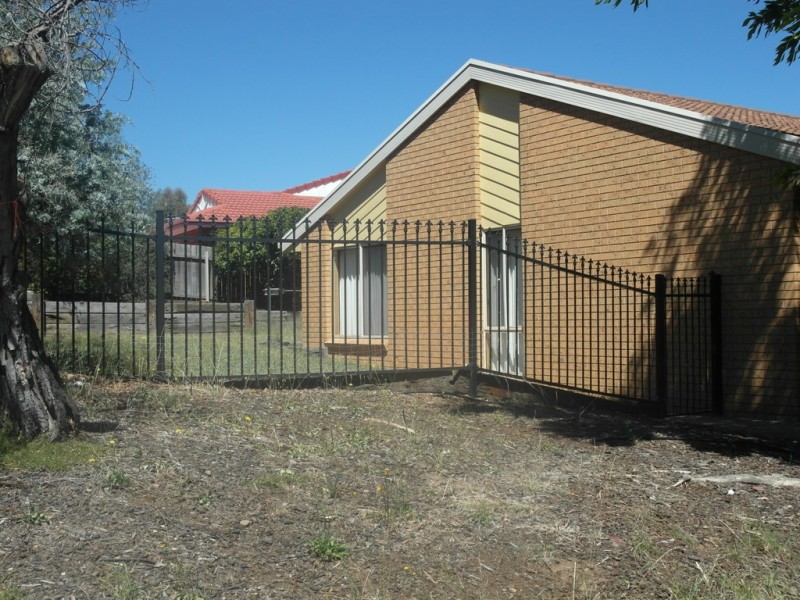 1 Esmond Avenue, Jerrabomberra NSW 2619
