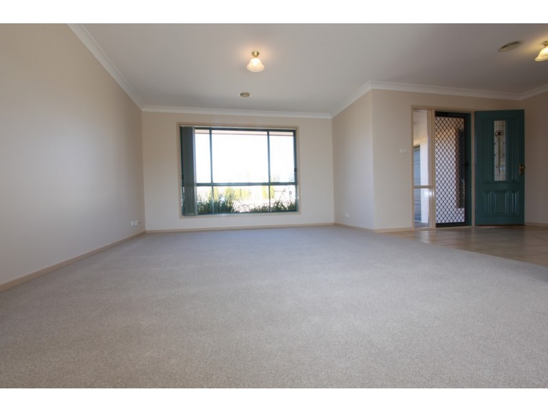 7 Palm Court, Jerrabomberra NSW 2619