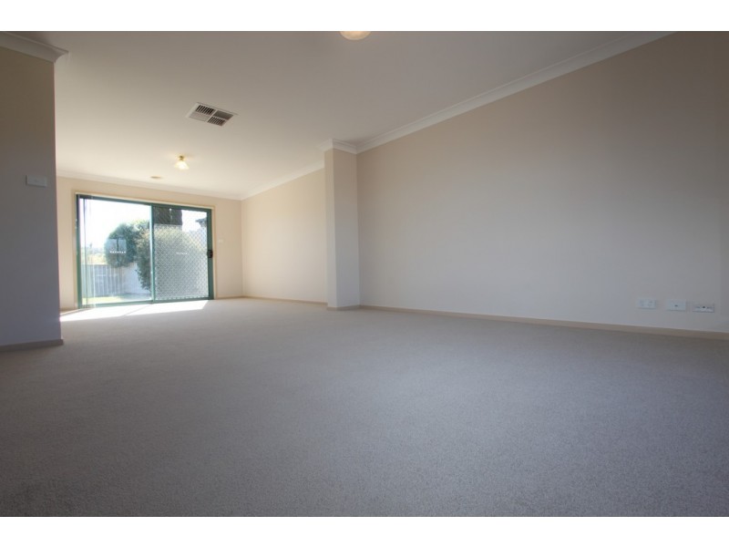7 Palm Court, Jerrabomberra NSW 2619