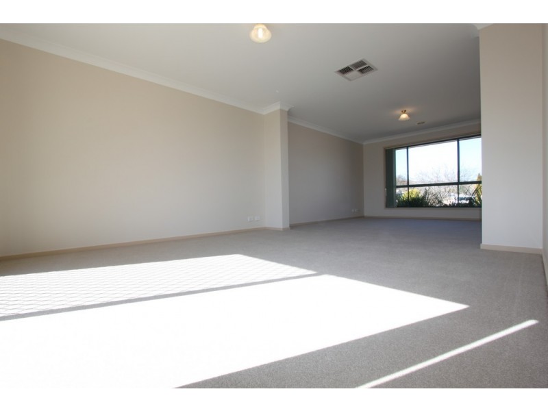 7 Palm Court, Jerrabomberra NSW 2619