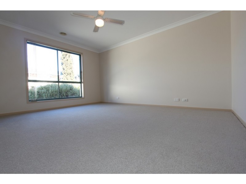 7 Palm Court, Jerrabomberra NSW 2619