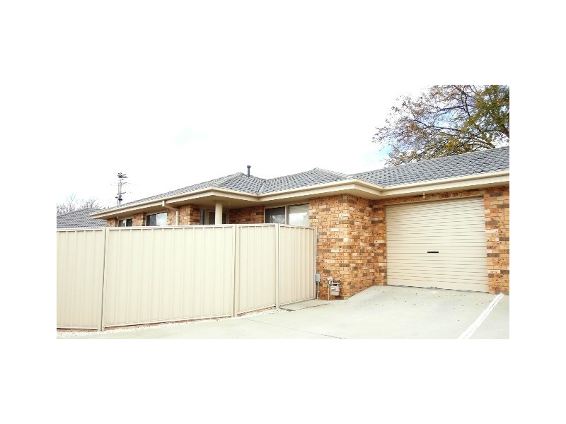 3/1B McKeahnie Street, Queanbeyan NSW 2620