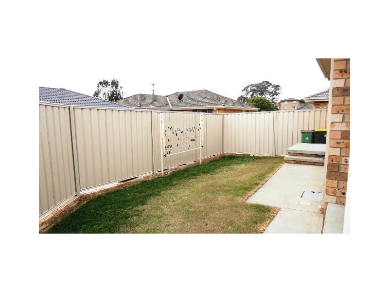 3/1B McKeahnie Street, Queanbeyan NSW 2620