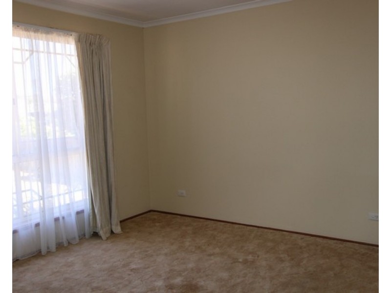 14 Franklin Court, Jerrabomberra NSW 2619