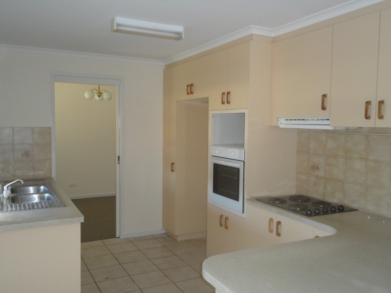 10 Wangara Crescent, Queanbeyan NSW 2620