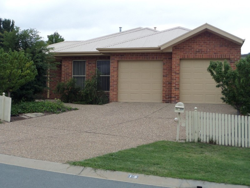 19 Stonehaven Circuit, Queanbeyan NSW 2620