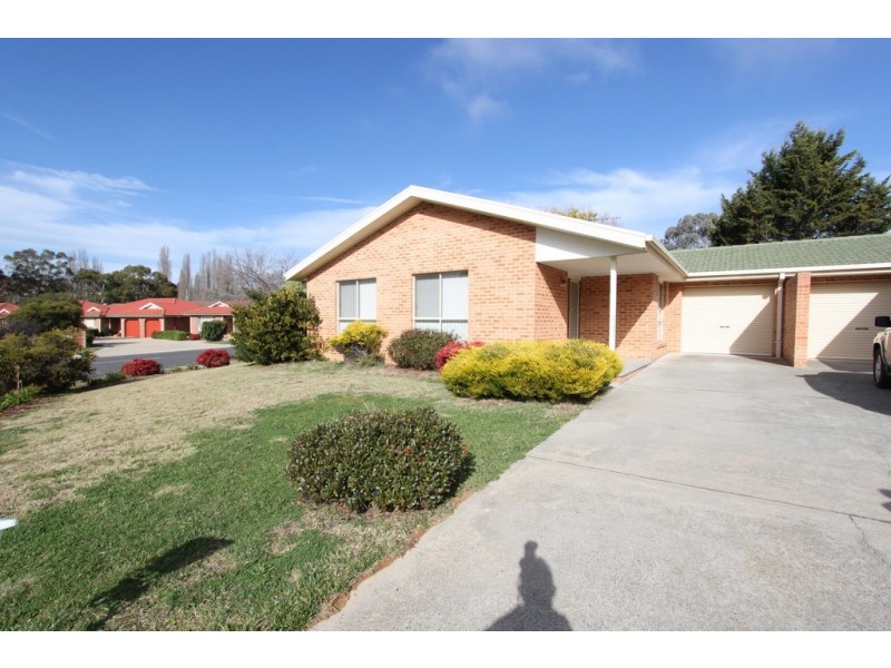 1/2 Russell Place, Queanbeyan NSW 2620