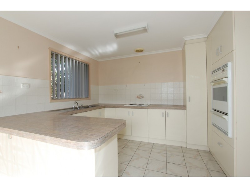 1/2 Russell Place, Queanbeyan NSW 2620