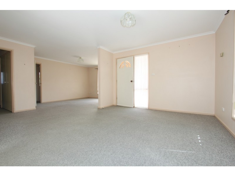 1/2 Russell Place, Queanbeyan NSW 2620