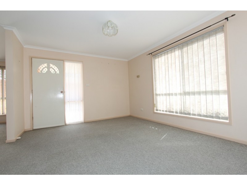1/2 Russell Place, Queanbeyan NSW 2620