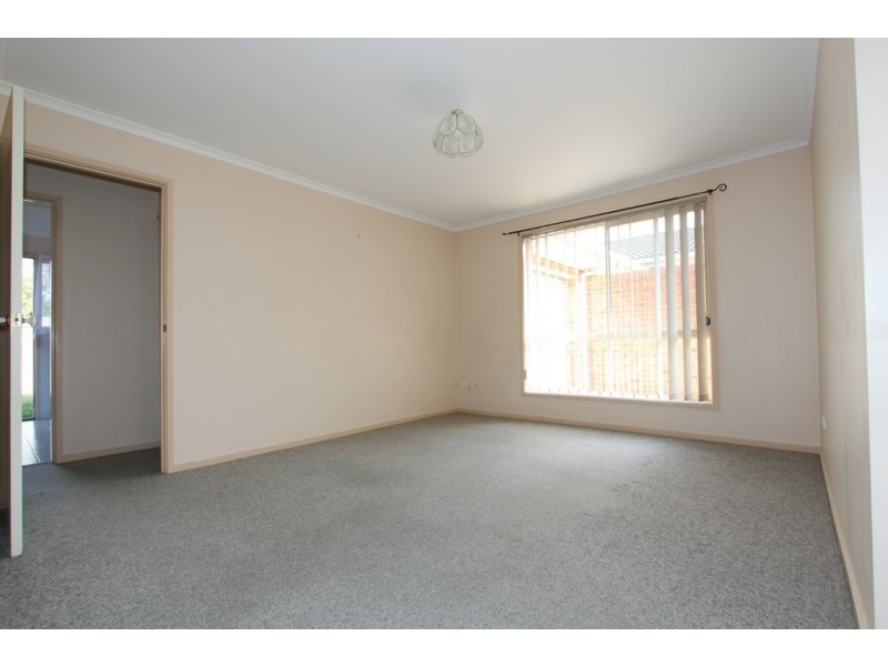 1/2 Russell Place, Queanbeyan NSW 2620