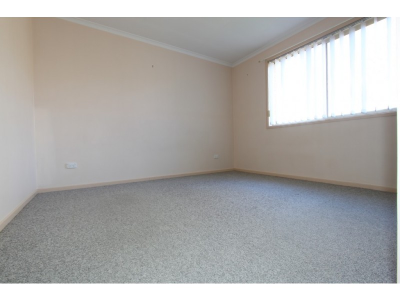 1/2 Russell Place, Queanbeyan NSW 2620
