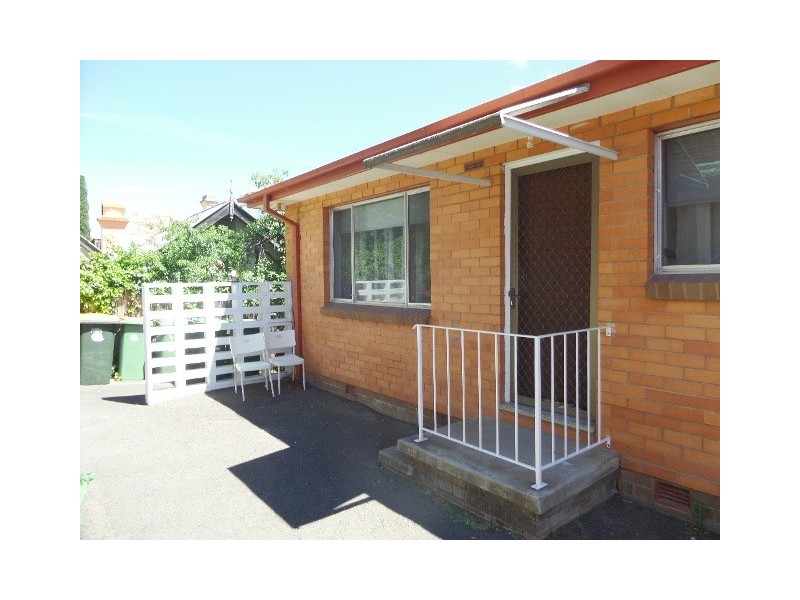 2/56 Atkinson Street, Queanbeyan NSW 2620
