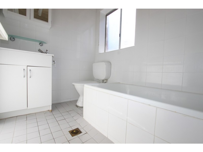 16/56 Trinculo Place, Queanbeyan NSW 2620