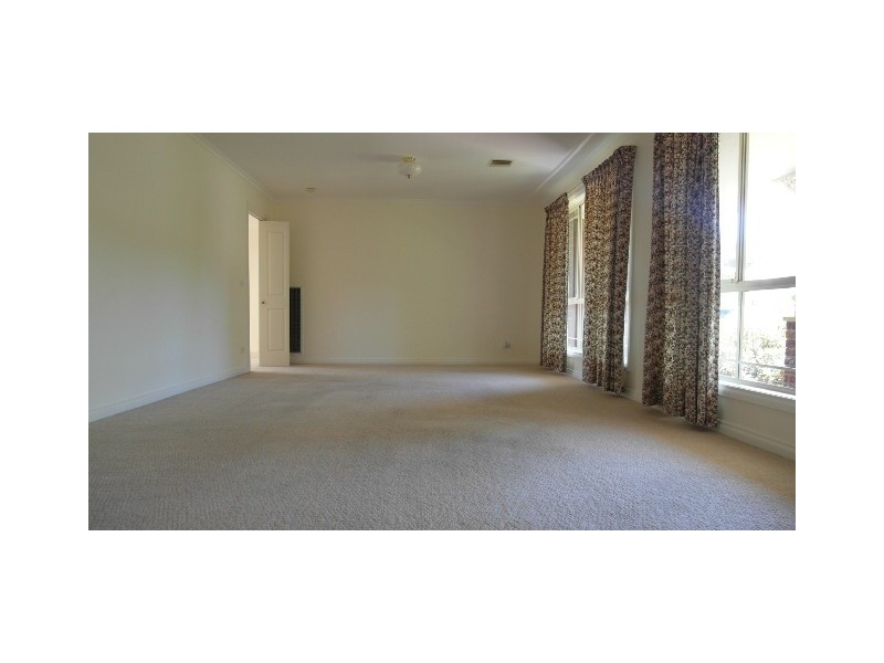 28 Parkview Crescent, Jerrabomberra NSW 2619