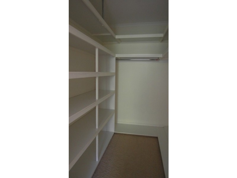 28 Parkview Crescent, Jerrabomberra NSW 2619