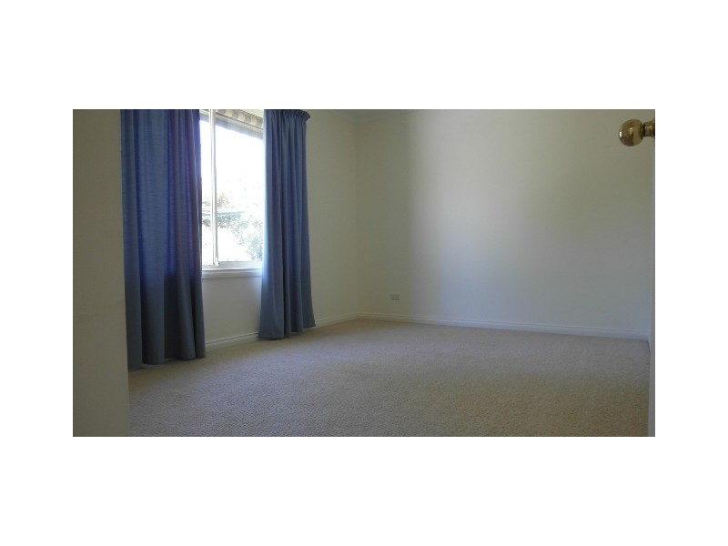 28 Parkview Crescent, Jerrabomberra NSW 2619