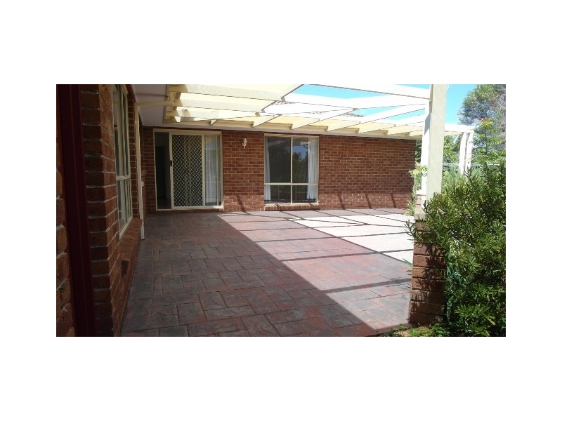 28 Parkview Crescent, Jerrabomberra NSW 2619