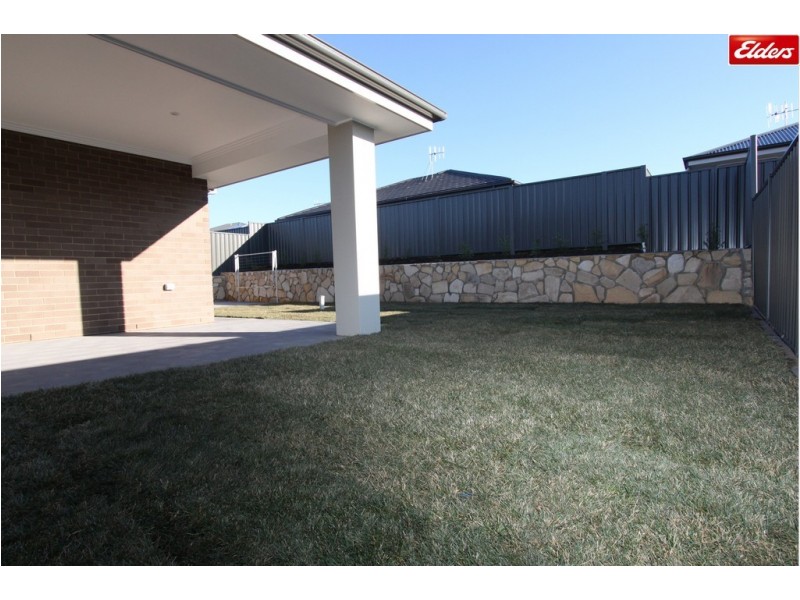 10 Sarah Street, Googong NSW 2620